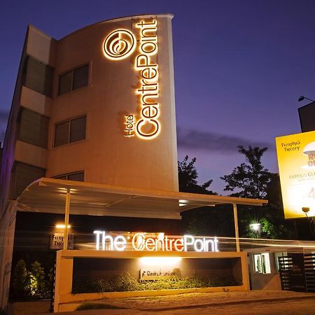 The Centre Point Hotel Ченай Екстериор снимка